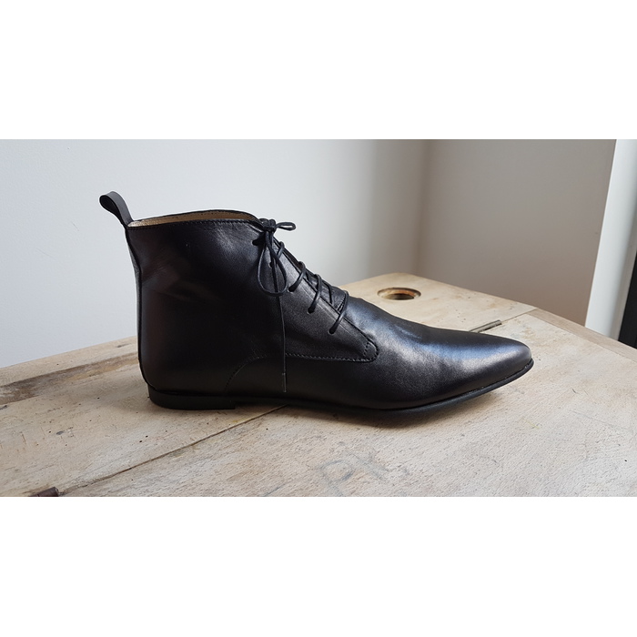 Daisy shoe (Black) Daisy shoe (Black)